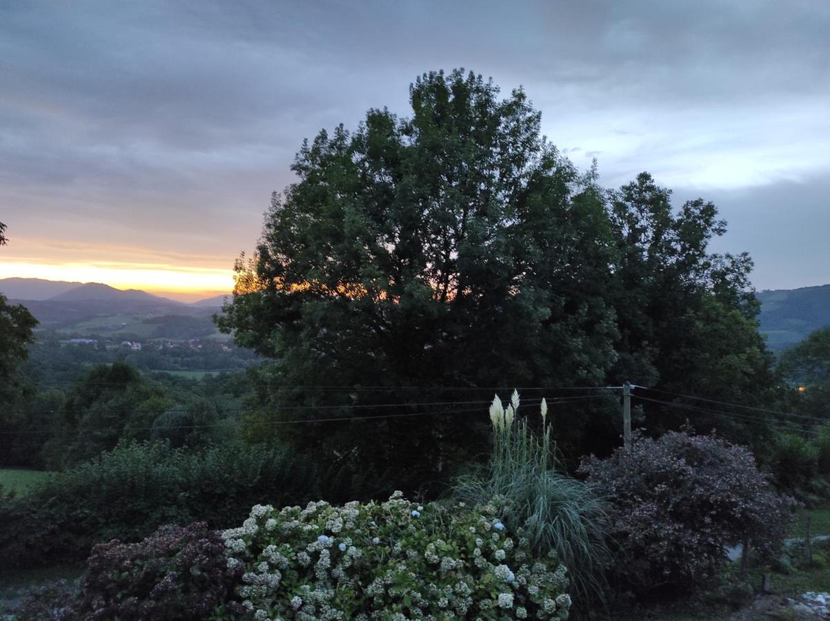 Gite Des 3 Arbres Aramits Esterno foto
